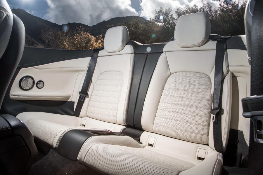 Интерьер Mercedes-AMG C43 4Matic Cabriolet 2016 года  (NA) (фото 21 из 25)